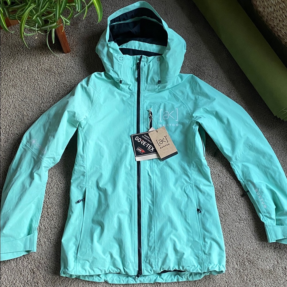 Women's Burton [ak]® Upshift GORE-TEX 2L Jacket in Powder Mint - Picture 2 of 16